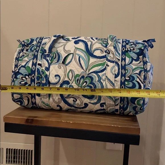 Vera Bradley small travel duffel bag in Mediterranean White - Picture 4 of 5